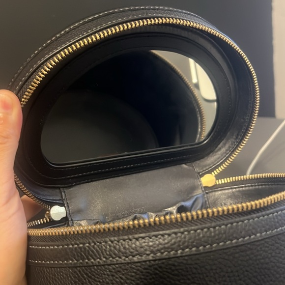 COACH Essential Vanity Case - Picture 8 of 9